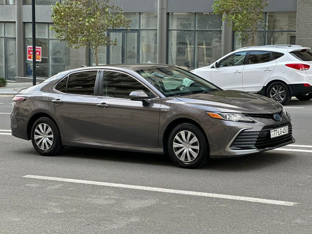 Toyota Camry 2022 Hybrid — 2