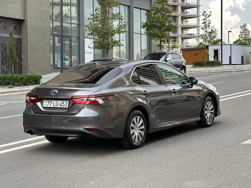 Toyota Camry 2022 Hybrid — 3