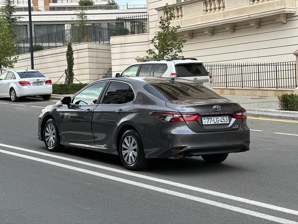 Toyota Camry 2022 Hybrid — 4