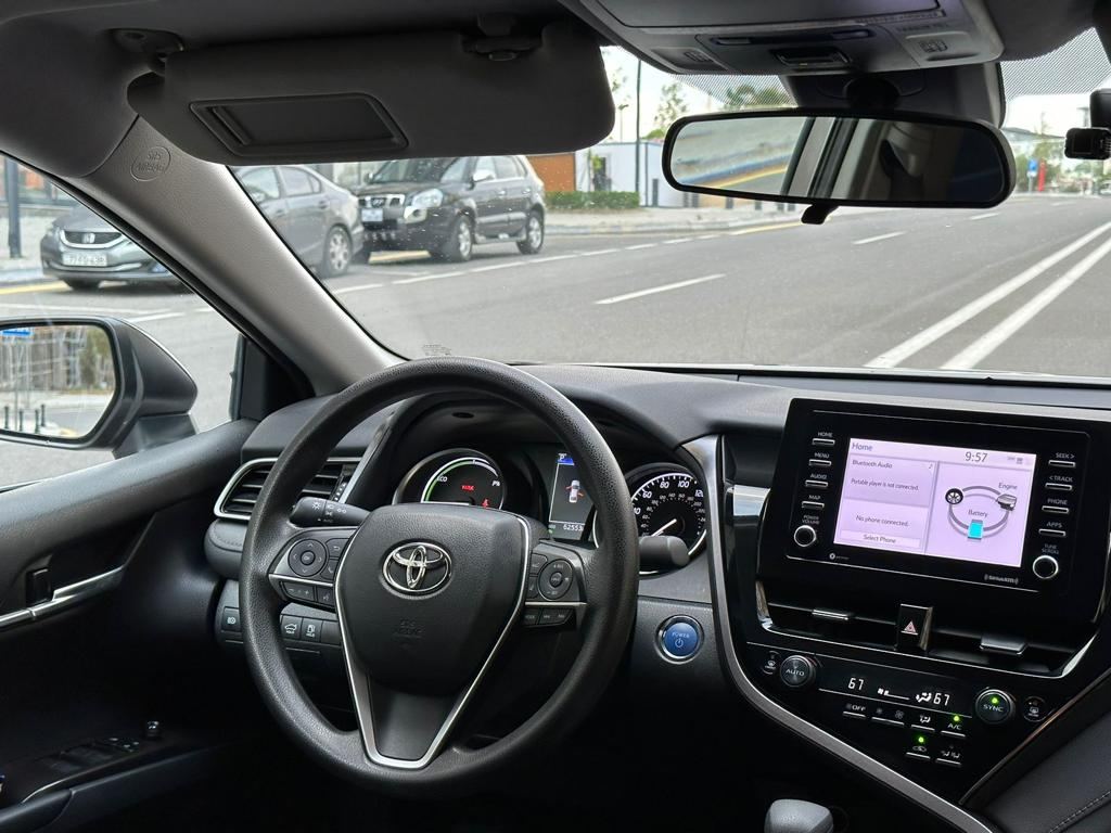 Toyota Camry 2022 Hybrid — 6