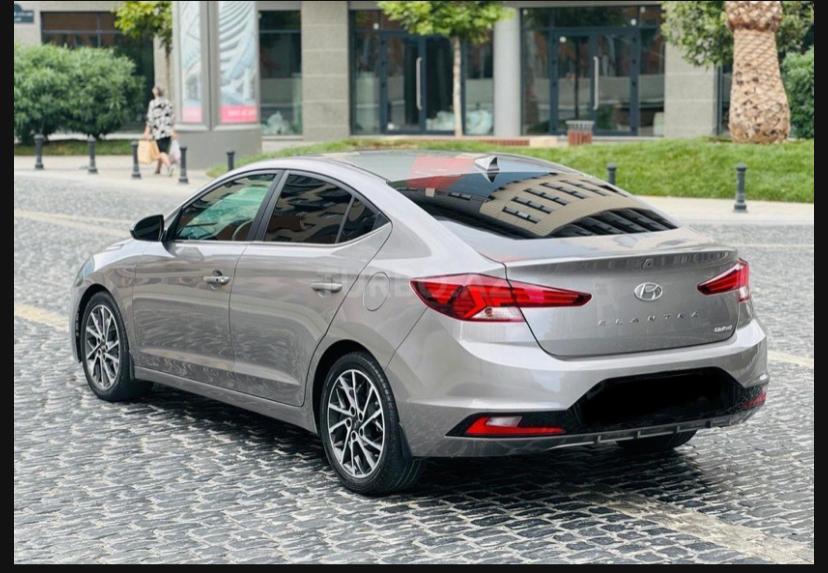 Hyundai Elantra — 2
